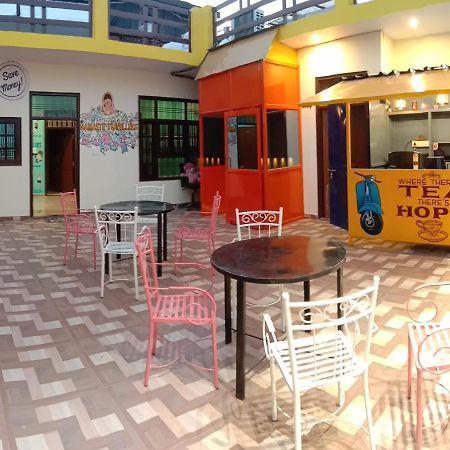 Hashtag Traveler'S Hostel Λάκναου Εξωτερικό φωτογραφία